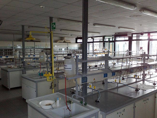 laboratori-farmacia-003.jpg